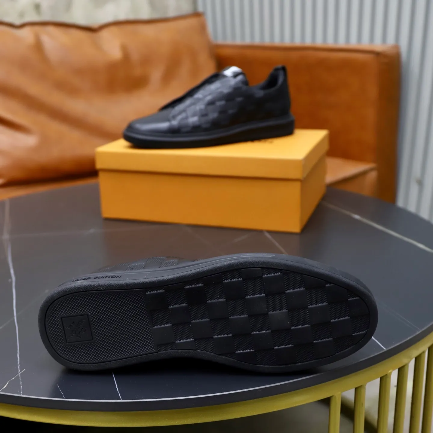 Ex-factory price: 442💰🙅‍♂️🙅‍♂️🙅‍♂️ Brand: LV Louis Vuitton Standard code: 38-44 (45 customized) Grade: Same as the official website Material: Original cowhide material stitching Comfortable and breathable sheepskin lining Lightweight and wear-resistant sports outsole Style category: Men's fashionable casual shoes Running sneakers Distinguished luxury brand elements Top luxury color: actual picture color